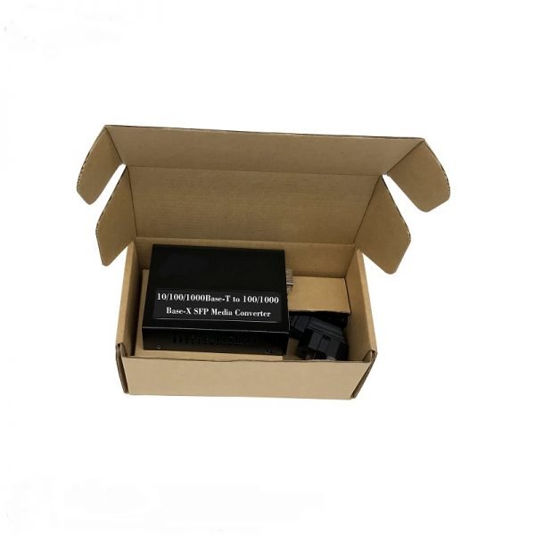 10/100/1000BASE-T to 100/1000BASE-X SFP Media Converter with Built-in Power Supply - Image 3